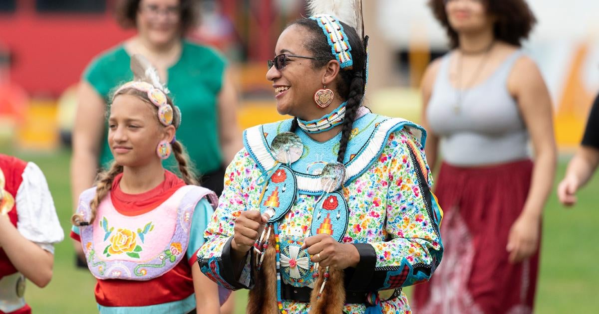 Descubra a cultura indígena no United Tribes International Powwow